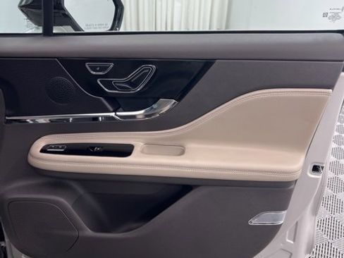 Used 2023 Lincoln Corsair Reserve w/ Equipment Group 201A image 21