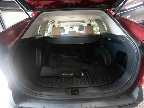 Used 2019 Toyota RAV4 LE w/ All Weather Liner Package AWD/4WD image 28