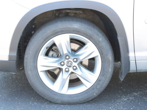 Used 2016 Toyota Highlander Limited AWD/4WD image 11