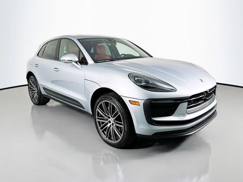 Used 2025 Porsche Macan image 7