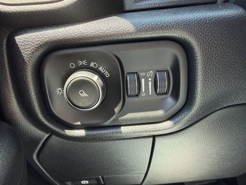 Used 2019 RAM 3500 Tradesman w/ Chrome Appearance Group AWD/4WD image 14