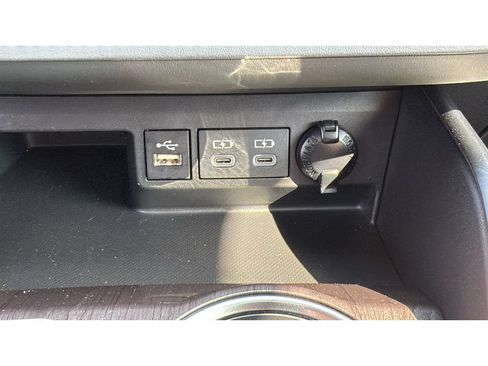 Certified 2024 Toyota Highlander Limited AWD/4WD image 27