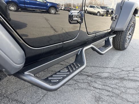 Used 2024 Jeep Wrangler Unlimited Sport AWD/4WD image 3