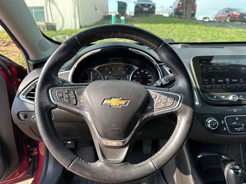 Used 2018 Chevrolet Malibu LT w/ Driver Confidence Package FWD image 46