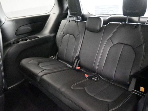 New 2026 Chrysler Pacifica Select image 12