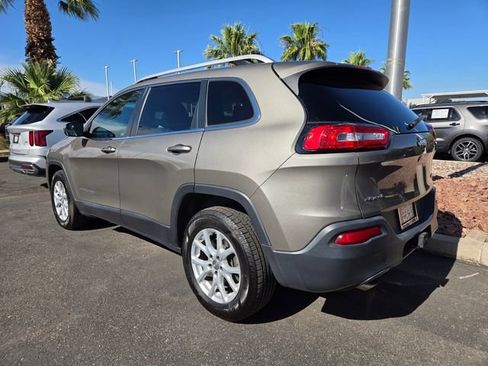 Used 2016 Jeep Cherokee Latitude AWD/4WD image 2