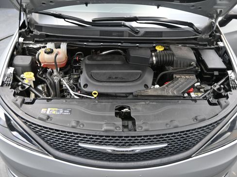 Used 2022 Chrysler Voyager LX image 24