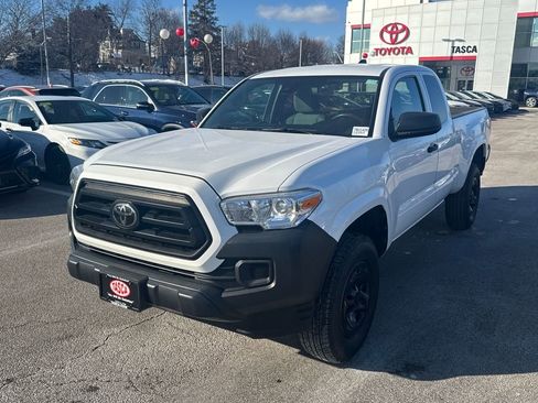 Used 2020 Toyota Tacoma SR image 3