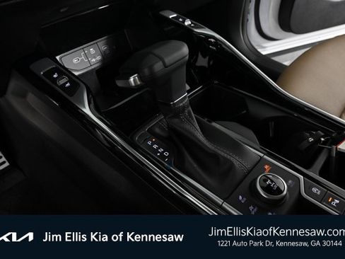 Certified 2024 Kia Sorento SX Prestige w/ Olive Brown Leather Package image 28