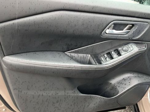 Used 2025 Nissan Rogue SV AWD/4WD image 16