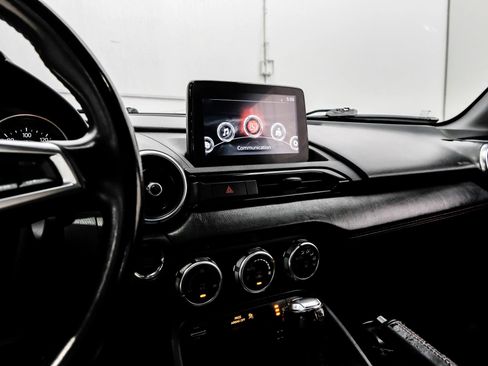 Used 2018 MAZDA MX-5 Miata RF Grand Touring RWD image 31