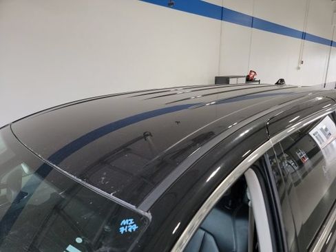 Used 2023 Chrysler Pacifica Touring-L FWD image 9