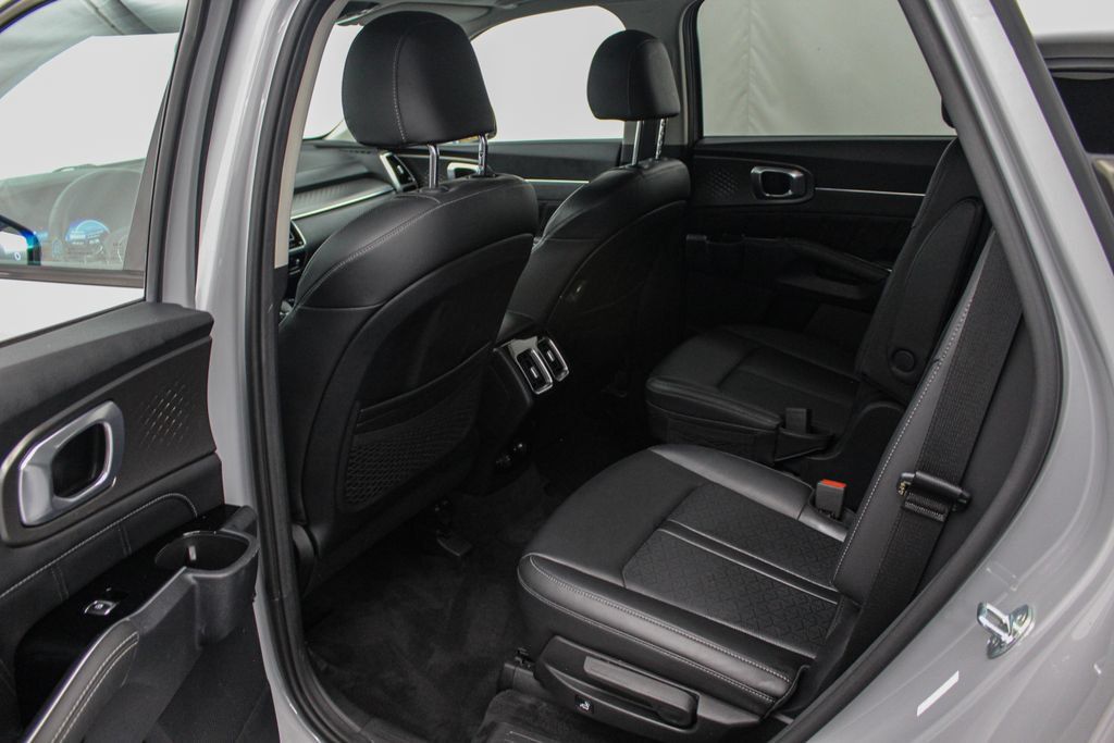 Used 2023 Kia Sorento SX AWD/4WD image 13