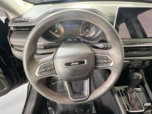 Used 2022 Jeep Compass Trailhawk AWD/4WD image 11