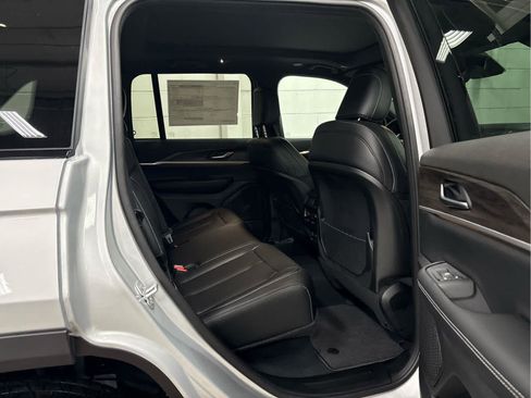 New 2025 Jeep Grand Cherokee Limited AWD/4WD image 21