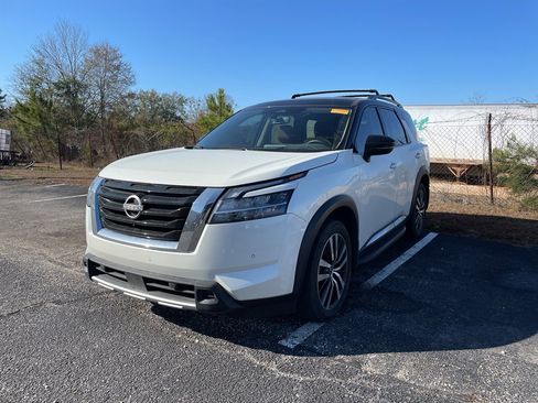 Used 2024 Nissan Pathfinder Platinum image 5