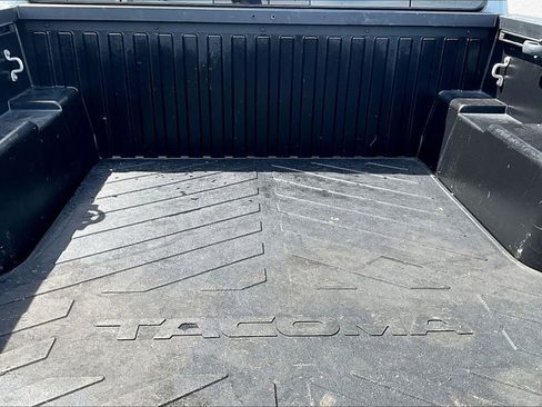 Used 2019 Toyota Tacoma TRD Off-Road image 7