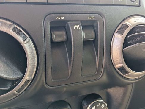 Used 2018 Jeep Wrangler Sport image 16