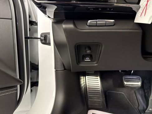 New 2026 Chevrolet Corvette Z06 w/ Stealth Interior Trim Package image 30