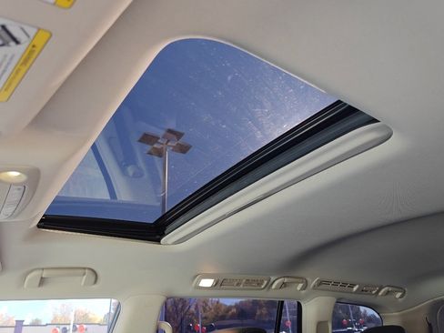 Used 2020 Nissan Armada Platinum w/ Interior Lighting Package image 22