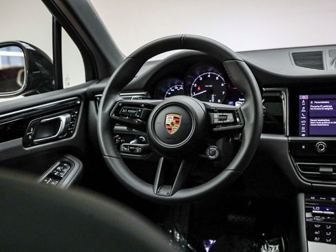 Used 2025 Porsche Macan image 51