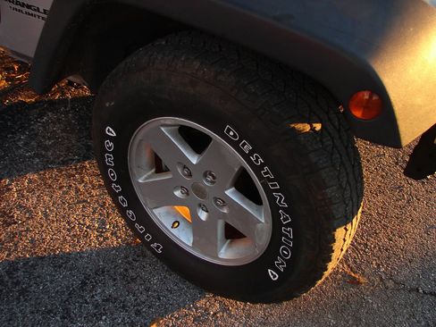 Used 2012 Jeep Wrangler Unlimited Sport image 3