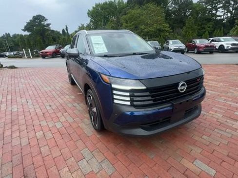 Used 2025 Nissan Kicks SR FWD image 5