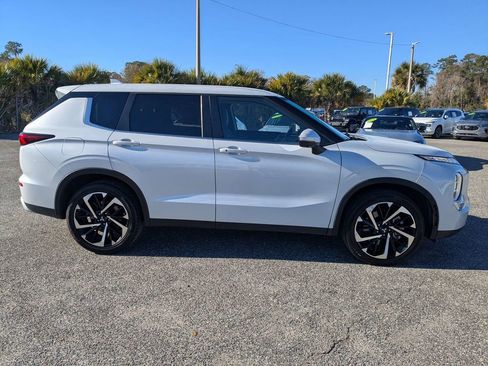 Used 2024 Mitsubishi Outlander SE image 3