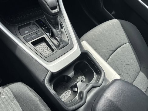 Used 2020 Toyota RAV4 XLE w/ Convenience Package FWD image 34