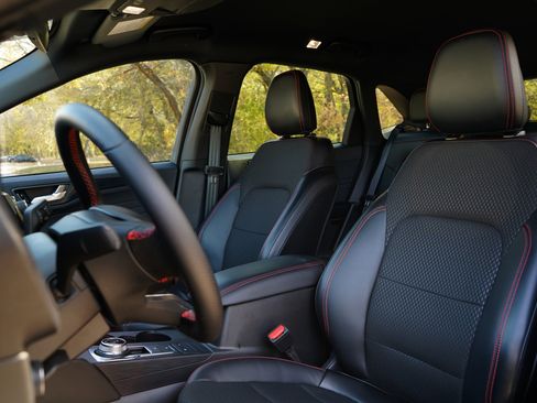 Used 2025 Ford Escape ST-Line image 17