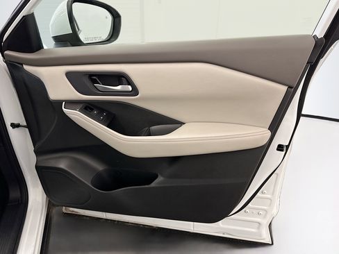 Used 2025 Nissan Rogue SV image 33