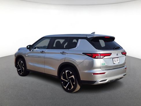 Used 2022 Mitsubishi Outlander SE image 4