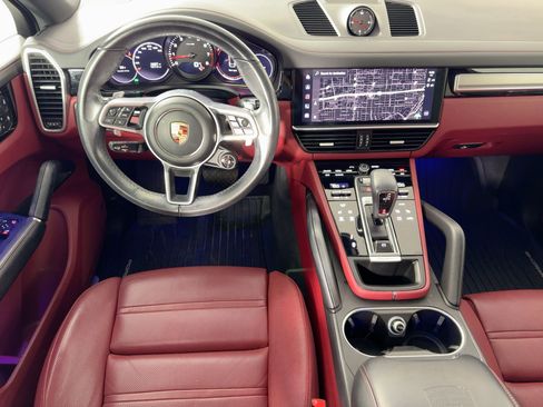 Certified 2022 Porsche Cayenne Platinum Edition image 27