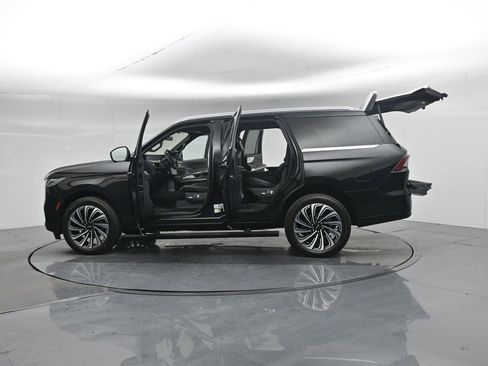 Used 2025 Lincoln Navigator Black Label image 39