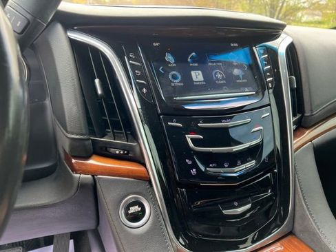 Used 2016 Cadillac Escalade Luxury AWD/4WD image 39