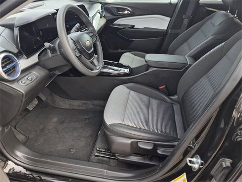 Used 2025 Chevrolet Trax LT image 16