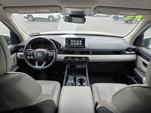 Used 2025 Honda Pilot EX-L image 18