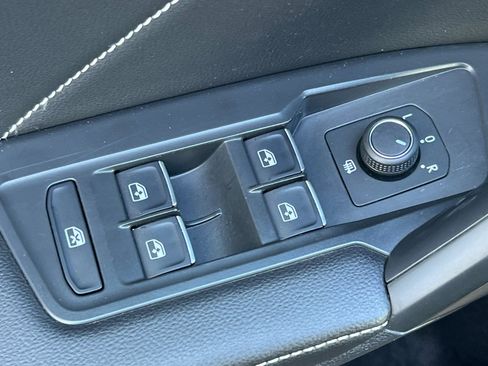 Used 2024 Volkswagen Tiguan SE FWD image 12