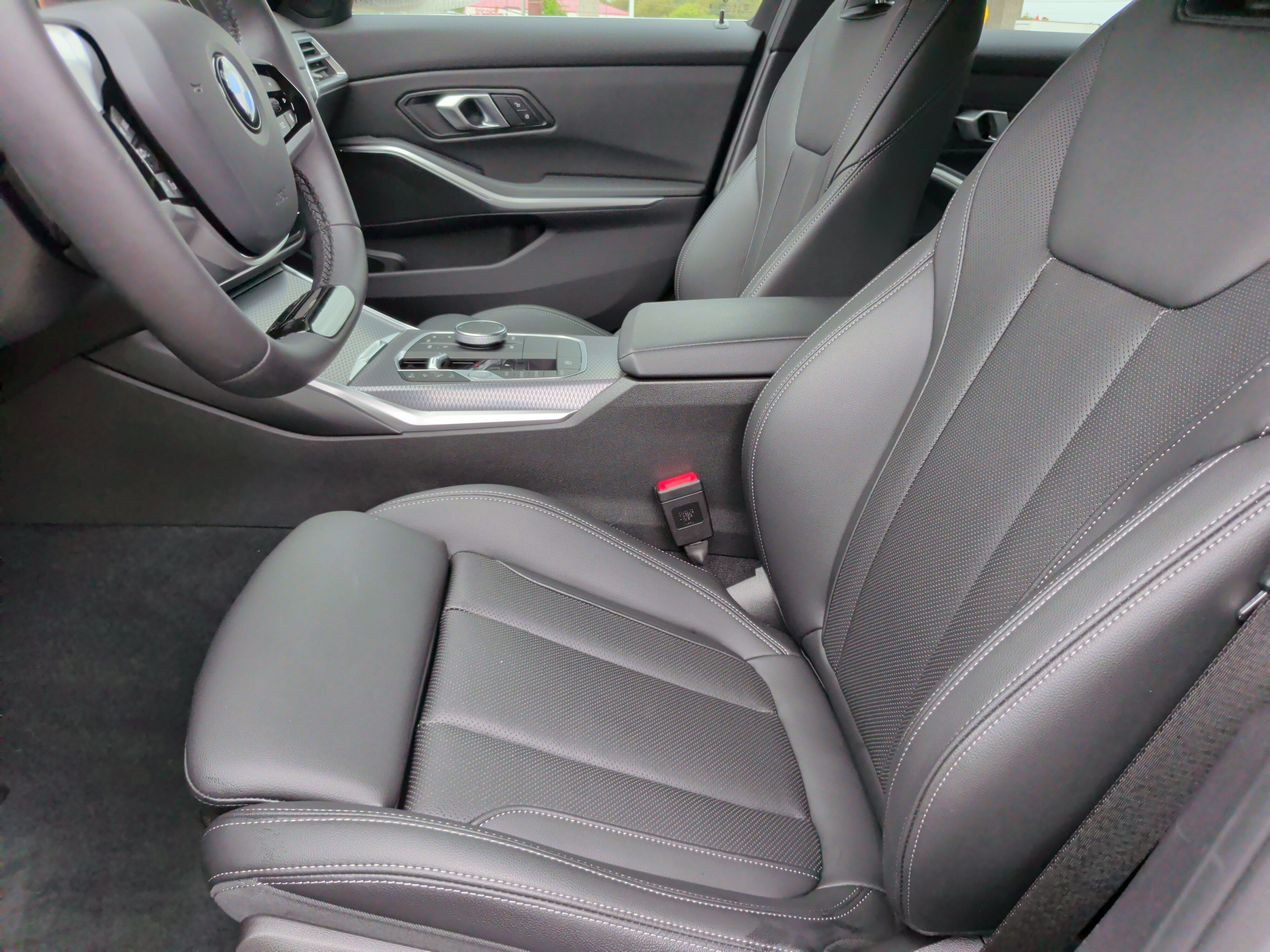Certified 2025 BMW 330i xDrive Sedan AWD/4WD image 27