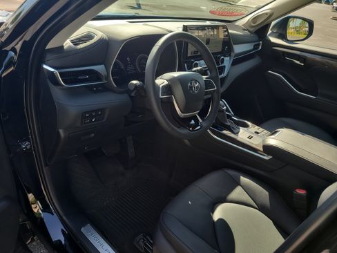 Certified 2026 Toyota Highlander Limited AWD/4WD image 21