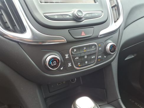 Used 2019 Chevrolet Equinox LT FWD image 18