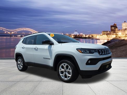 Used 2026 Jeep Compass Latitude AWD/4WD image 5