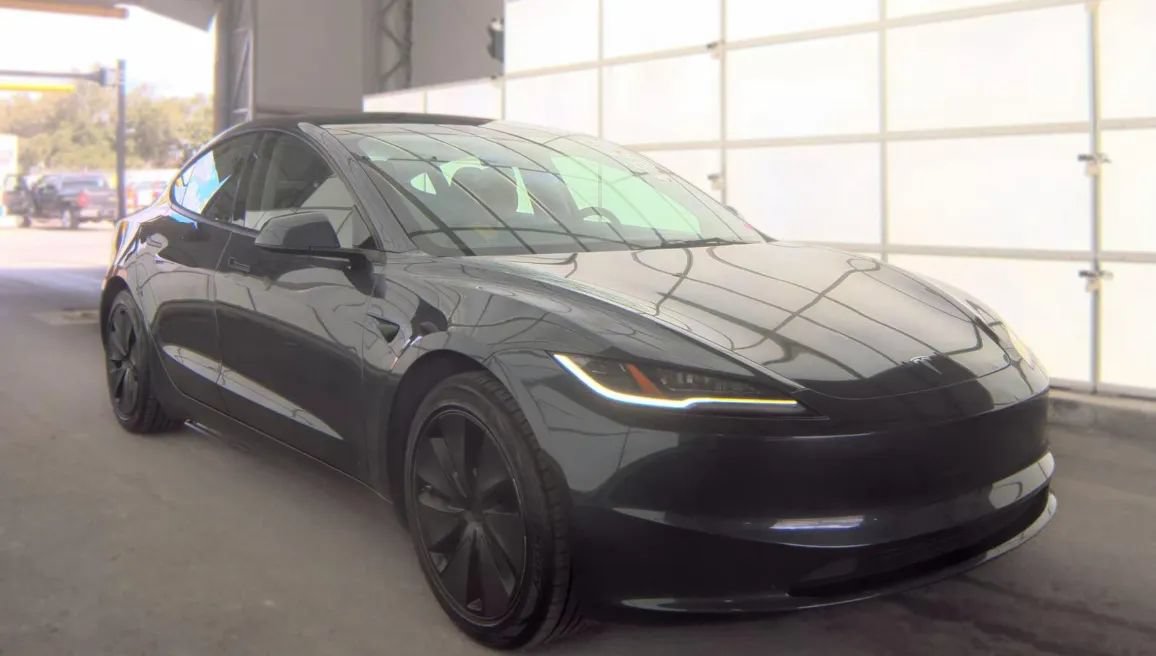 Used 2024 Tesla Model 3 Standard Range RWD image 3