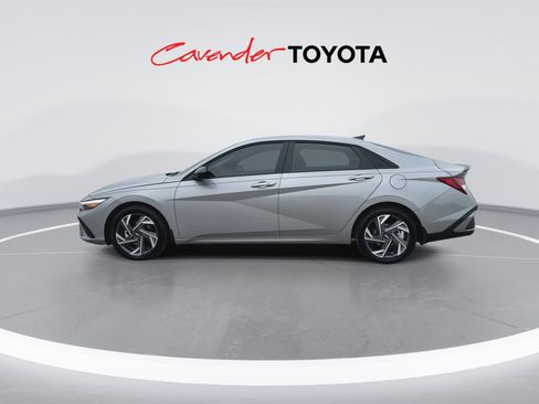 Used 2025 Hyundai Elantra Sport FWD image 5