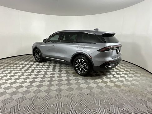 Used 2025 Lincoln Nautilus Premier AWD/4WD image 3