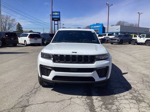 New 2026 Jeep Grand Cherokee L Limited w/ Limited Altitude Package AWD/4WD image 2