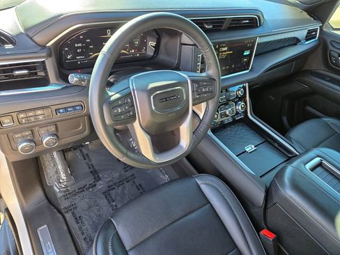 Used 2023 GMC Yukon Denali image 10