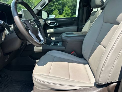 Used 2023 GMC Yukon SLT AWD/4WD image 10