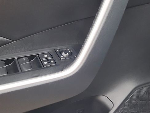 Used 2025 Toyota RAV4 LE AWD/4WD image 25