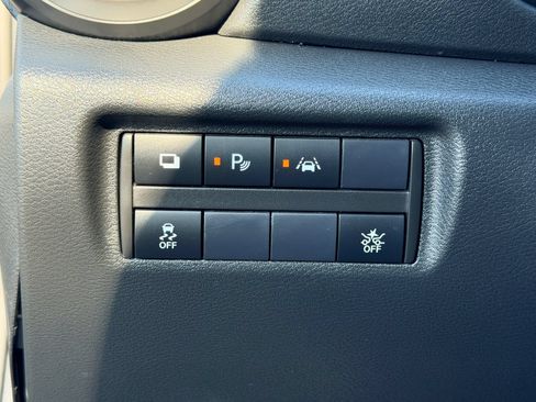 Used 2025 Nissan Versa S w/ Trunk Package FWD image 18